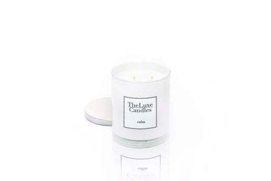relaxing spa candle with notes of mint Cedar, amber and ginger