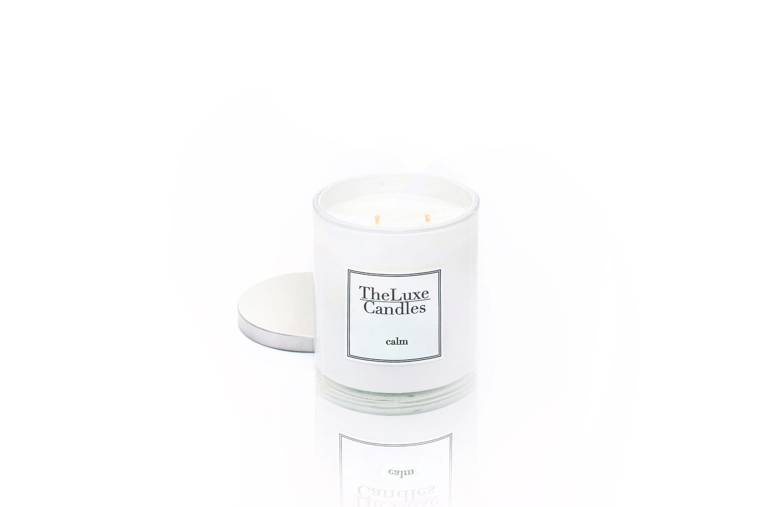 relaxing spa candle with notes of mint Cedar, amber and ginger